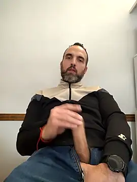 leon3875 online show from October 8, 2025, 3:42 pm