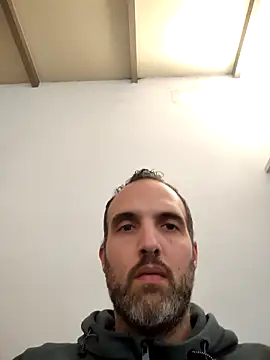 leon3875 online show from October 29, 2025, 3:25 pm