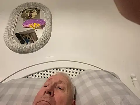 Bossinmidd12 online show from December 7, 2024, 9:33 pm