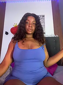 Reina Love2 online show from May 22, 2026, 7:19 pm