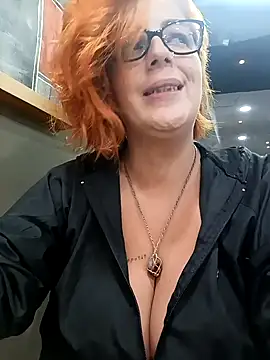 Snapshot of Escarlate4you_ chatting on October 22, 2025, 12:55 am Escarlate4you online show from October 22, 2025, 12:55 am