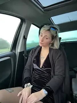 sexy blondie92 online show from February 1, 2025, 4:11 pm