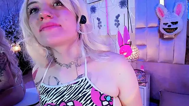 Snapshot of Broklinwhite_ chatting on April 18, 2026, 7:07 pm Broklinwhite online show from April 18, 2026, 7:07 pm