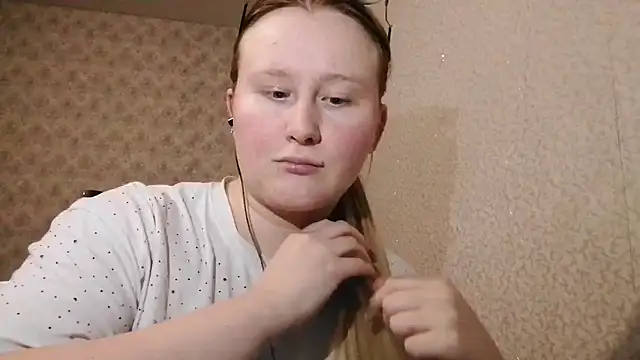 Anika Lipps online show from March 18, 2025, 8:04 pm