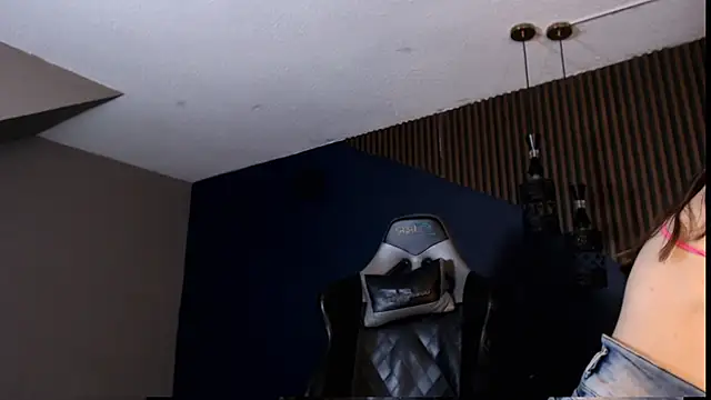 Snapshot of CharlotteMuller chatting on October 5, 2025, 8:18 pm CharlotteMuller online show from October 5, 2025, 8:18 pm