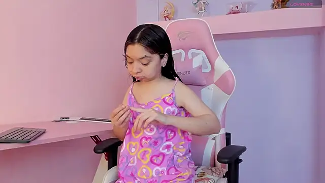 Snapshot of CharlotteMuller chatting on October 14, 2025, 7:58 pm CharlotteMuller online show from October 14, 2025, 7:58 pm