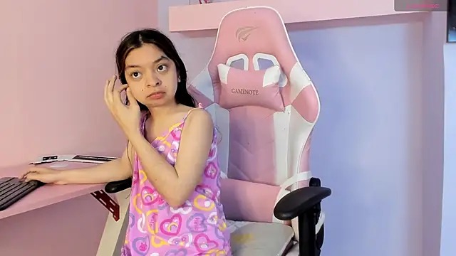 Snapshot of CharlotteMuller chatting on October 19, 2025, 7:14 pm CharlotteMuller online show from October 19, 2025, 7:14 pm