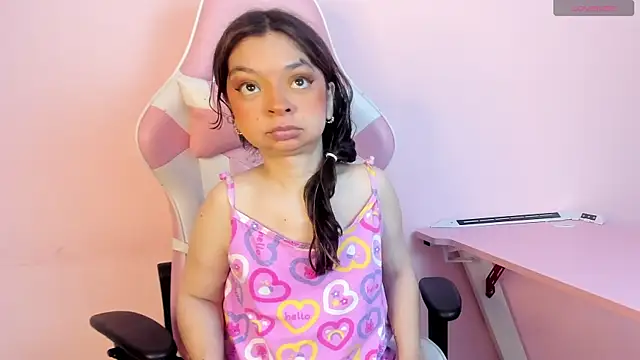 Snapshot of CharlotteMuller chatting on October 28, 2025, 7:27 pm CharlotteMuller online show from October 28, 2025, 7:27 pm