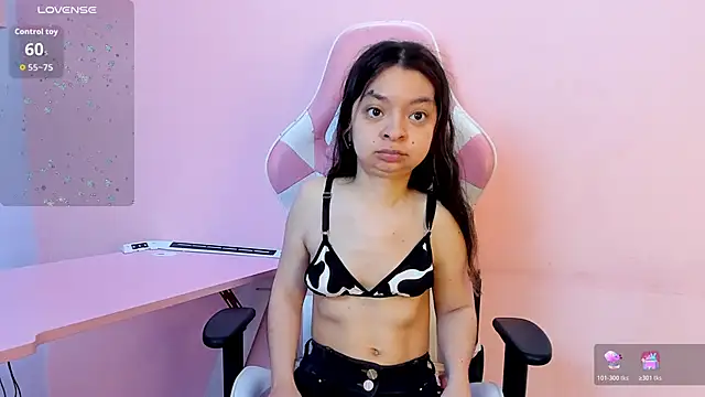 Snapshot of CharlotteMuller chatting on November 8, 2025, 8:18 pm CharlotteMuller online show from November 8, 2025, 8:18 pm