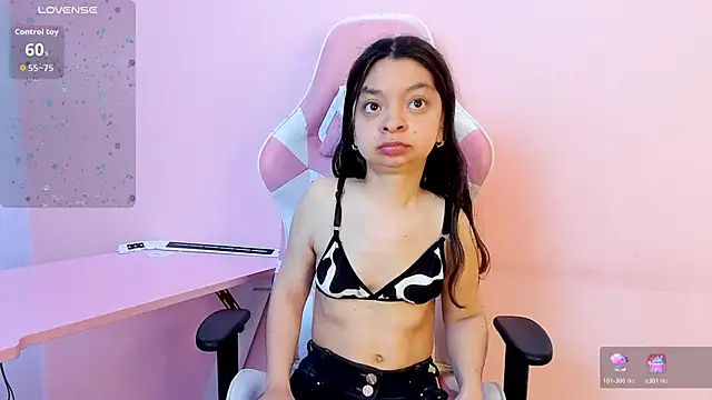 Snapshot of CharlotteMuller chatting on November 9, 2025, 7:34 pm CharlotteMuller online show from November 9, 2025, 7:34 pm