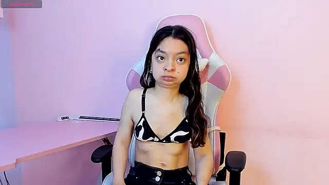 Snapshot of CharlotteMuller chatting on November 11, 2025, 7:36 pm CharlotteMuller online show from November 11, 2025, 7:36 pm