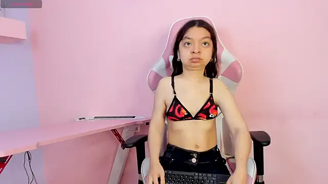 Snapshot of CharlotteMuller chatting on November 20, 2025, 7:35 pm CharlotteMuller online show from November 20, 2025, 7:35 pm