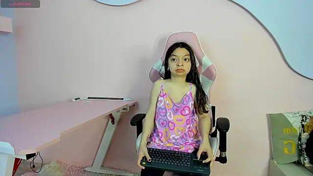 Snapshot of CharlotteMuller chatting on November 21, 2025, 8:51 pm CharlotteMuller online show from November 21, 2025, 8:51 pm