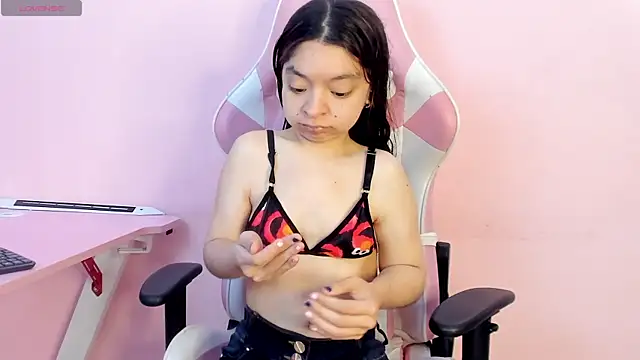 Snapshot of CharlotteMuller chatting on November 25, 2025, 7:36 pm CharlotteMuller online show from November 25, 2025, 7:36 pm