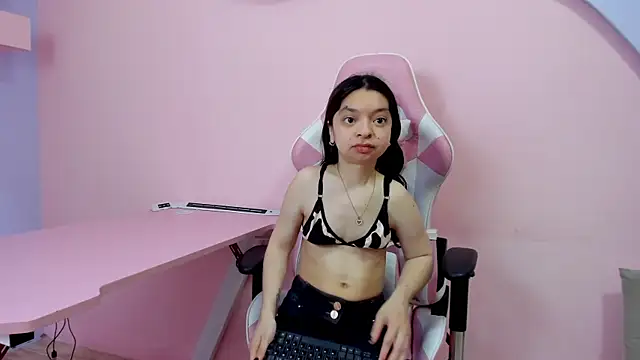 Snapshot of CharlotteMuller chatting on December 3, 2025, 7:56 pm CharlotteMuller online show from December 3, 2025, 7:56 pm