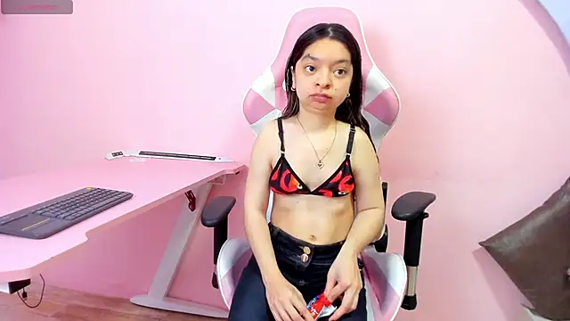 Snapshot of CharlotteMuller chatting on December 4, 2025, 8:06 pm CharlotteMuller online show from December 4, 2025, 8:06 pm