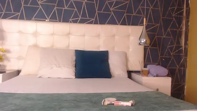 Snapshot of CharlotteMuller chatting on February 14, 2026, 5:32 pm CharlotteMuller online show from February 14, 2026, 5:32 pm