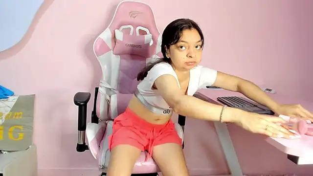 Snapshot of CharlotteMuller chatting on February 20, 2026, 8:31 pm CharlotteMuller online show from February 20, 2026, 8:31 pm