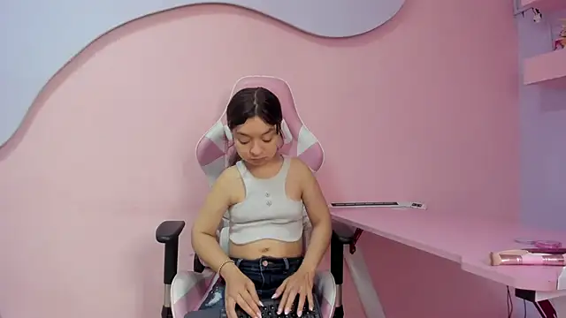 Snapshot of CharlotteMuller chatting on February 24, 2026, 7:34 pm CharlotteMuller online show from February 24, 2026, 7:34 pm