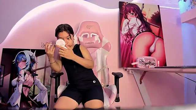 Snapshot of CharlotteMuller chatting on March 31, 2026, 8:42 pm CharlotteMuller online show from March 31, 2026, 8:42 pm