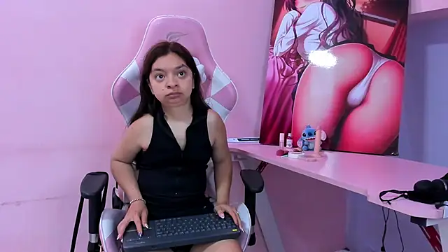 Snapshot of CharlotteMuller chatting on April 10, 2026, 8:35 pm CharlotteMuller online show from April 10, 2026, 8:35 pm