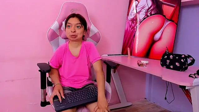 Snapshot of CharlotteMuller chatting on April 14, 2026, 8:26 pm CharlotteMuller online show from April 14, 2026, 8:26 pm