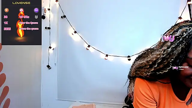 chanel brunette online show from January 3, 2025, 6:03 pm