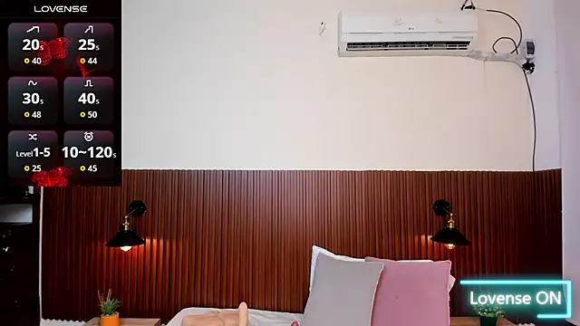 chanel brunette online show from October 4, 2025, 11:19 am