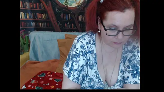 Snapshot of PlayfullMature chatting on June 23, 2026, 4:05 pm PlayfullMature online show from June 23, 2026, 4:05 pm