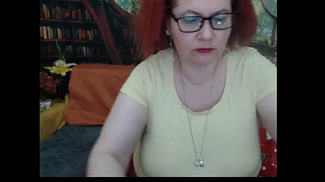 Snapshot of PlayfullMature chatting on July 10, 2026, 8:33 pm PlayfullMature online show from July 10, 2026, 8:33 pm