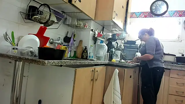 Snapshot of IsraeliMilf chatting on November 16, 2025, 8:53 am IsraeliMilf online show from November 16, 2025, 8:53 am