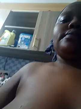 queennapal online show from April 13, 2026, 10:15 pm