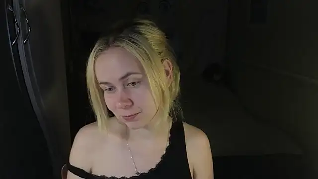 Riley Roo online show from March 5, 2026, 6:04 pm