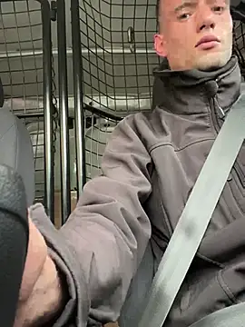 Snapshot of davorm chatting on December 12, 2024, 11:50 am davorm online show from December 12, 2024, 11:50 am