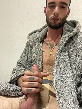 Snapshot of davorm chatting on October 25, 2025, 4:35 pm davorm online show from October 25, 2025, 4:35 pm