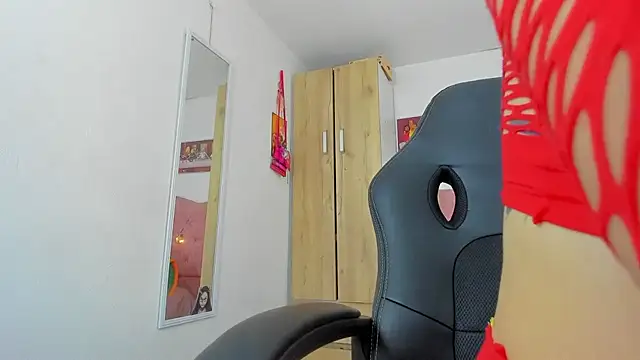 saralolo420 online show from December 20, 2024, 6:13 pm