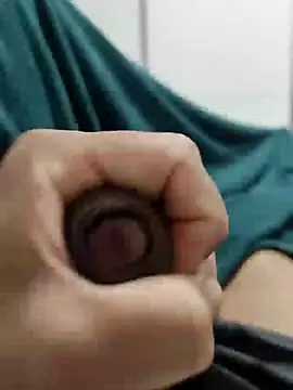 Snapshot of Montuni6 chatting on March 18, 2025, 12:03 pm Montuni6 online show from March 18, 2025, 12:03 pm