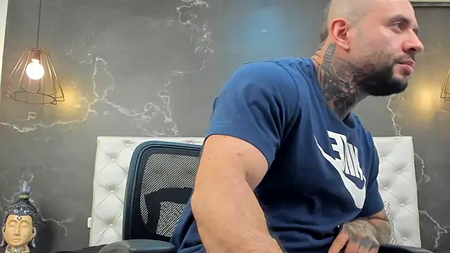 BruceDallas online show from January 3, 2025, 11:33 pm