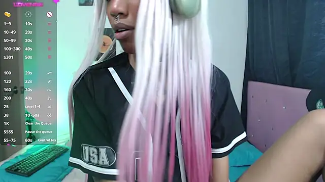 Snapshot of Honey-420- chatting on February 6, 2025, 11:32 am Honey-420- online show from February 6, 2025, 11:32 am