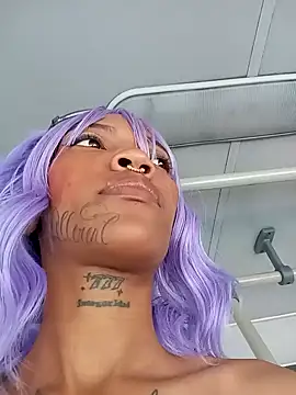 Snapshot of Honey-420- chatting on October 3, 2025, 4:15 pm Honey-420- online show from October 3, 2025, 4:15 pm