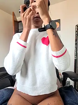 Honey-420- online show from November 30, 2025, 6:56 pm