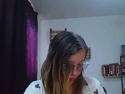 charlott ponce online show from September 13, 2025, 6:51 pm