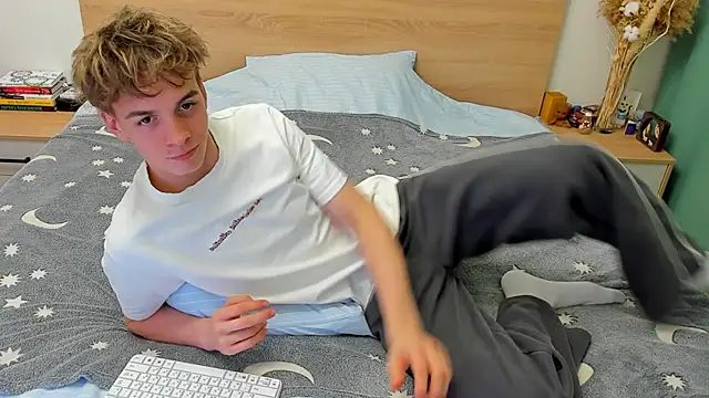 Fandi 777 online show from December 9, 2024, 2:49 pm