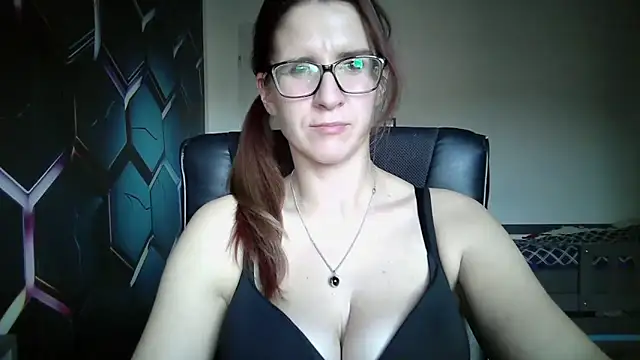 KayaRose online show from September 19, 2025, 3:02 pm