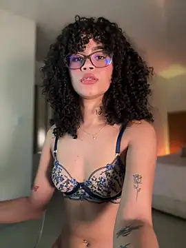 Lianh Benett online show from February 8, 2025, 7:48 am