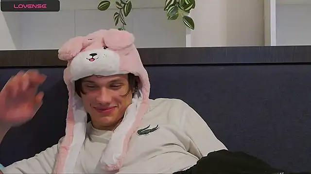 CalvinCay online show from December 9, 2024, 11:13 pm