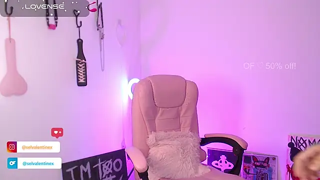 selvalentinex online show from December 19, 2025, 2:40 am