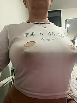 ruby santana777 online show from April 22, 2026, 8:32 pm