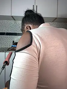 Snapshot of Bella045 chatting on April 3, 2026, 10:02 am Bella045 online show from April 3, 2026, 10:02 am