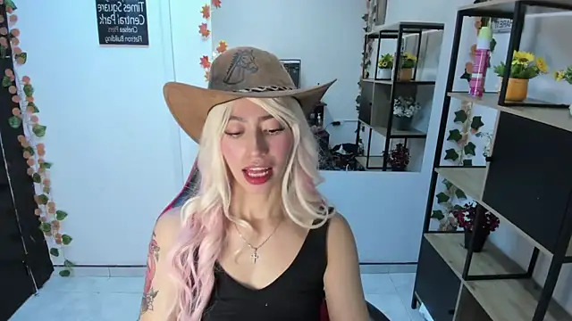 LilithCooperr  online show from November 24, 2025, 10:31 pm